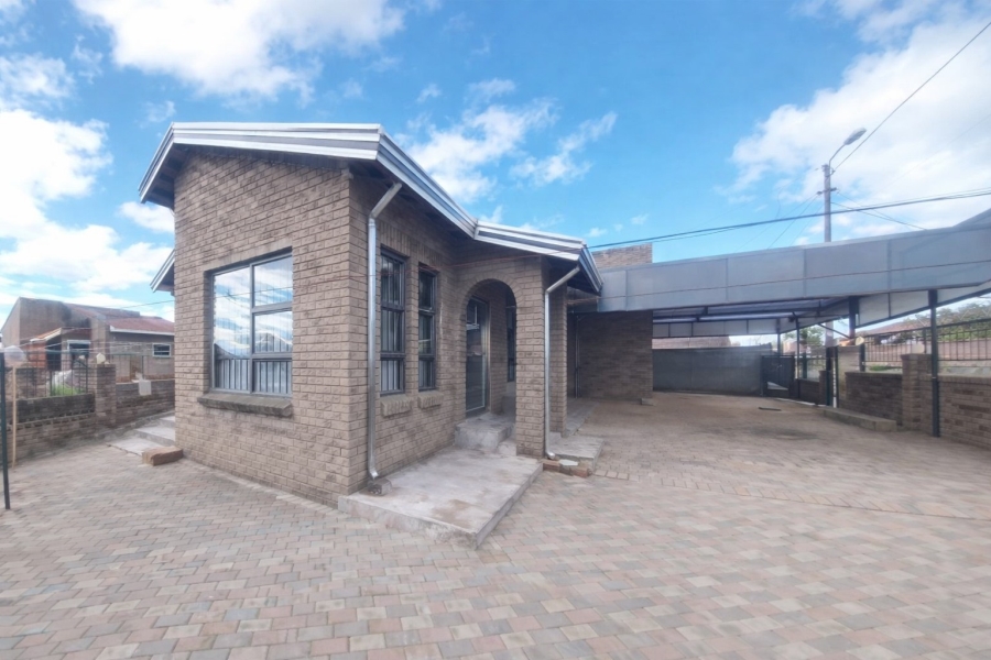 4 Bedroom Property for Sale in Phuthaditjhaba Free State